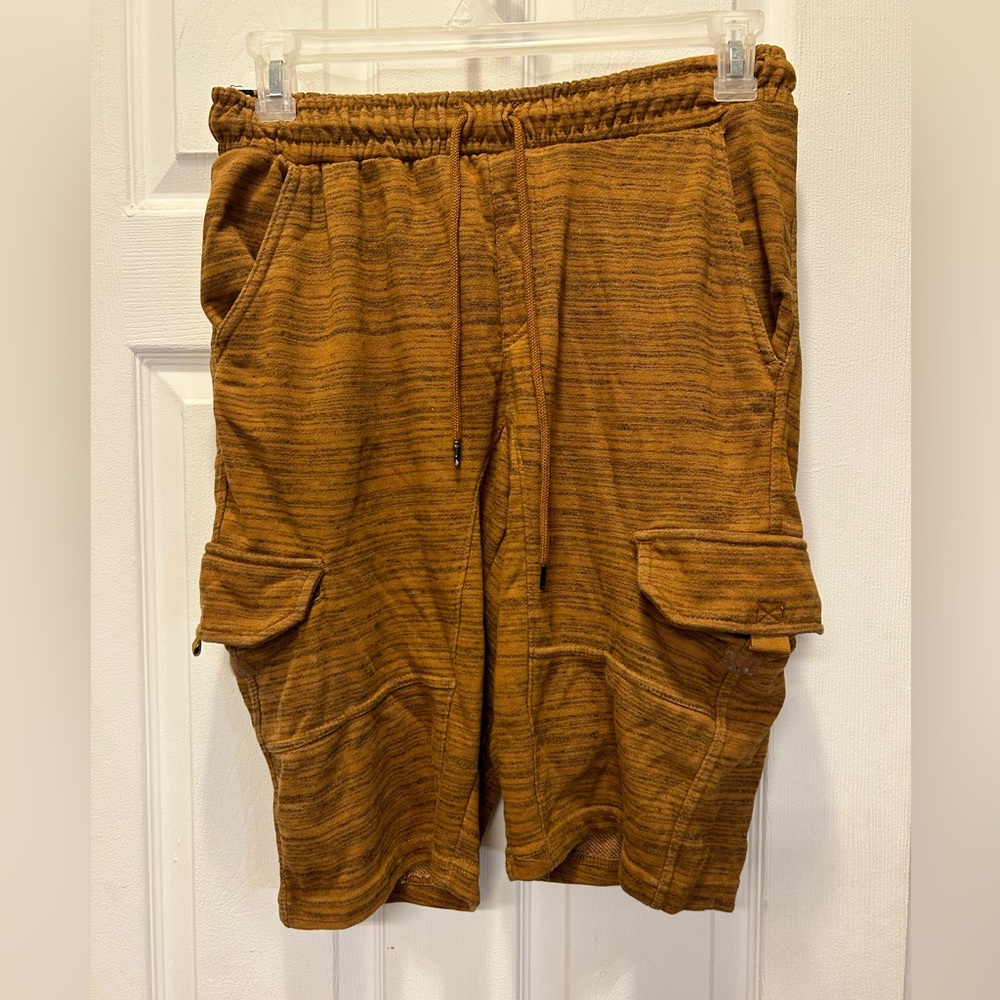 Men’s knee length shorts medium‎